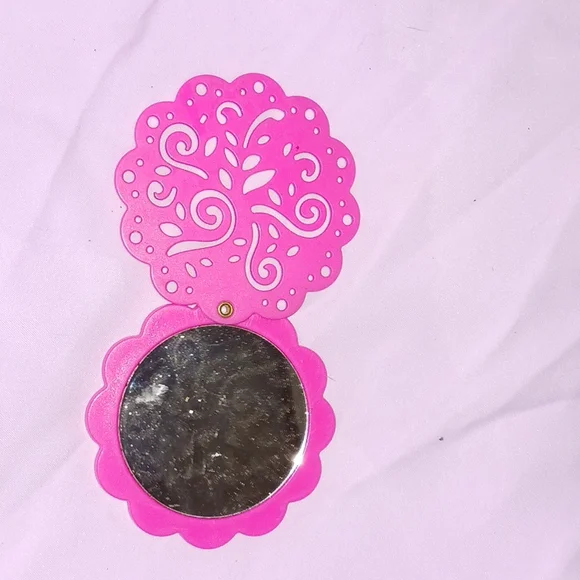 Compact Mirror - Picture 1 of 2